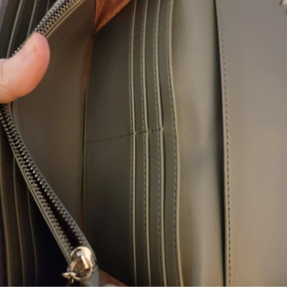 Stella McCarthy Wallet With Chain Detail - Picture 6 of 6